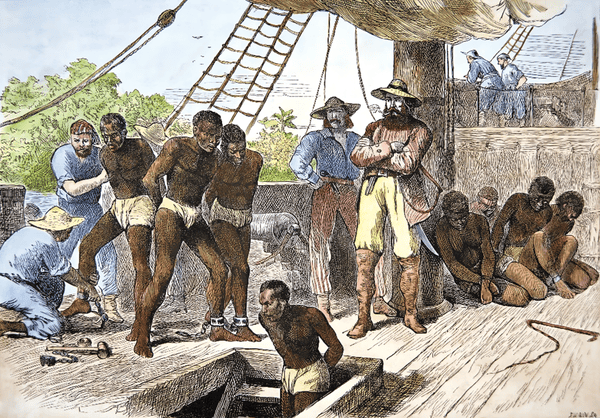 Esclavos en una embarcación clandestina, víctimas de la trata