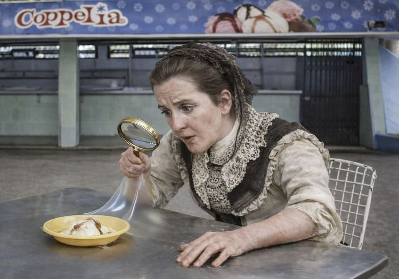 Generación con i.a. que representa a Julia Ward Howe en la heladería Coppelia